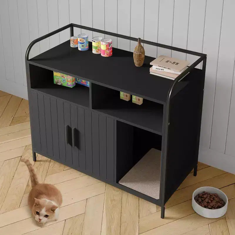 Mobile lettiera in legno bianco/nero con mensola portaoggetti, 4 ante, 1 gatto