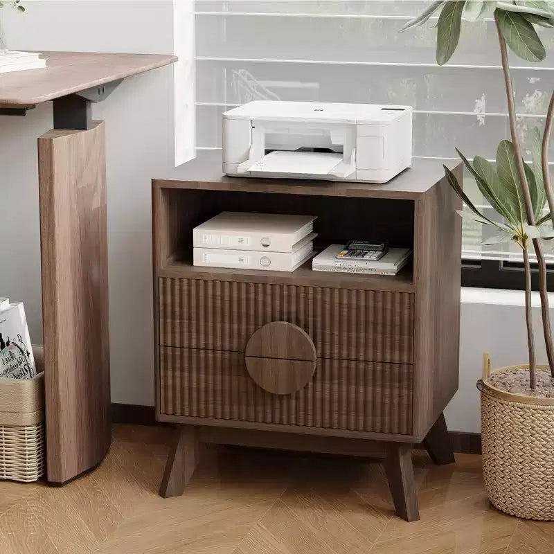 Comodino scanalato marrone/grigio con stazione di ricarica, 2 cassetti e ripiano aperto, 1-2 pz